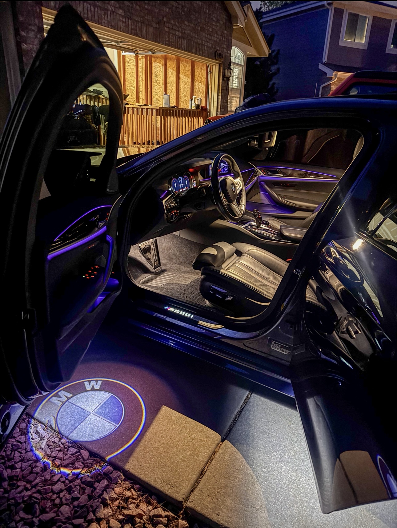 Detailed front cabin of a Hyundai Palisade with clean cream leather and trim